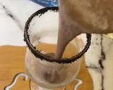 A picture of step 4 of Oreo and Nutella milkshake.