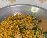 Foto langkah ke 4 dari resep Mie Goreng.
