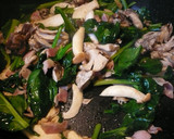 A picture of step 3 of Spinach and Mushroom Spaghetti.