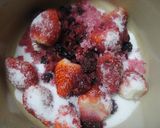A picture of step 1 of Berry Confiture (Jam).