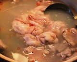 A picture of step 6 of Tasty Salt-Broth Offal Hot Pot with Kombu and Weipa.