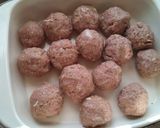 A picture of step 3 of Mozzarella stuffed turkey meatballs.
