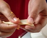Foto langkah ke 3 dari resep Roti Tawar Krispi isi Coklat.