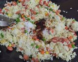 Foto langkah ke 5 dari resep Nasi Goreng Hongkong.