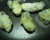 A picture of step 2 of Stir-fried Oysters with Ponzu Sauce.