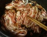 A picture of step 2 of An Economical Dish: Pork, Bean Sprouts, and Tofu Sukiyaki-don Rice Bowl.