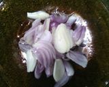 Foto langkah ke 2 dari resep Sop ceker telur puyuh simpel.
