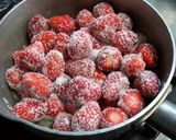 A picture of step 2 of Strawberry Confiture Jam with Fresh Strawberries.