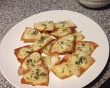 Foto del paso 5 de la receta: Tostaditos de queso y orégano