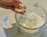 A picture of step 1 of Dried Tomatoes and Cheddar Cheese Quiche.