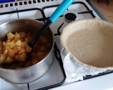 A picture of step 5 of Vickys Caramel Apple Pie, GF DF EF SF NF.
