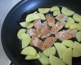 A picture of step 4 of Salmon and Potato Simmered in Yogurt.