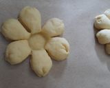 Foto langkah ke 6 dari resep Donat Kentang Bunga.