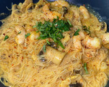 Foto del paso 4 de la receta: Noodles de arroz con curry y langostinos 🍜