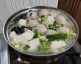 Foto langkah ke 5 dari resep Sup Bakso Tahu Kemerdekaan.
