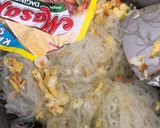 Foto langkah ke 5 dari resep Masakan Anak Kos - Bihun Goreng Kecap Telur.
