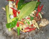 Foto langkah ke 2 dari resep Sotong/Cumi pedas masak hitam.