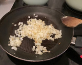 Foto del paso 1 de la receta: Albóndigas caseras de berenjena con tomate