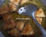 A picture of step 4 of Aloo Samosa.