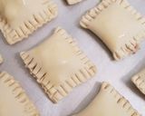 A picture of step 3 of Easy Tuna Mayo Puff.