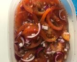 Paradicsom saláta lilahagymával recept fázis 7 fotója