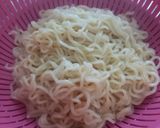 Foto langkah ke 5 dari resep Nasi Indomie Goreng Serai.
