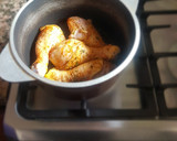 Foto del paso 4 de la receta: Muslo de pollo al horno, con papines en salsa de mostaza y queso