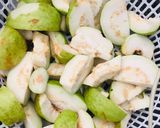 Hình bước làm 1 của món Nước ép ổi xanh