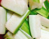 Hình bước làm 1 của món Mướp Xào Mề Gà