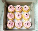 Foto langkah ke 8 dari resep Simple Vanilla Cupcake Special Milad Segala Usia.