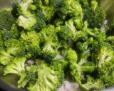 A picture of step 3 of Broccoli almonds creamy soup.