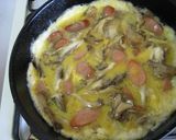 A picture of step 5 of Maitake Mushroom and Sausage Cheese Omelette.