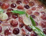 Foto del passaggio 8 della ricetta Arista in agret con vino bianco ed uva rossa