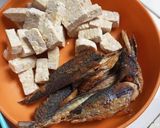 Foto langkah ke 1 dari resep Oseng-oseng Ikan Kemarin.