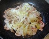 A picture of step 4 of Easy Stir-Fried Pork with Onion and Cheese.