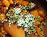 A picture of step 4 of Potato pea curry.