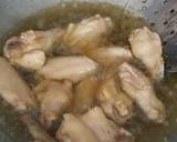 Sayap ayam goreng dengan cabe, bawang langkah memasak 3 foto