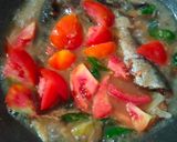 Foto langkah ke 5 dari resep Asem Asem Pedas Ikan Salem.