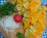 Foto del paso 7 de la receta: Quesadillas de flor de calabaza
