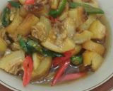 Foto langkah ke 6 dari resep Oseng kikil cabe hijau merah.
