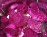 A picture of step 1 of Dragon apple smoothie.