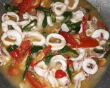 Foto langkah ke 2 dari resep Tumis Cumi Cabe Bawang.