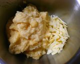 A picture of step 3 of Pan-Fried Cheese Hanpen and Lotus Root with Seaweed.