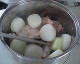 A picture of step 3 of Stewed Daikon and Chicken Drums (in Sukiyaki Sauce).