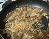 A picture of step 5 of Spicy Konnyaku & Enoki Mushrooms.