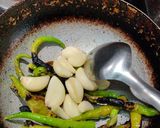 A picture of step 3 of Green chillies garlic coriander thecha.