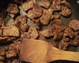 Foto del paso 3 de la receta: Carne de res con chile para birria