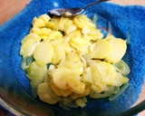Foto del paso 3 de la receta: Merluza al vapor con patatas de cebolla