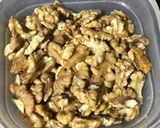 A picture of step 1 of Kashmiri 'Kashur Muĵi Cxueţ': Walnuts & Radish Chutney.