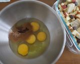 Foto langkah ke 3 dari resep Apple cinnamon Bread pudding.